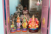 Madurai – 'pottery' villiage cast statues of clay, paper, plaster etc