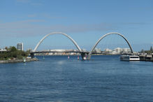 Walk Perth centre – foot + cycle bridge