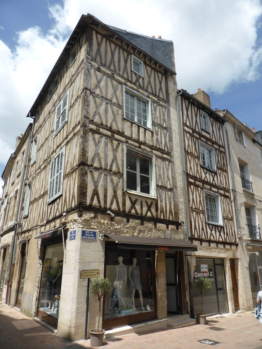 Poitiers – Half timbered building
