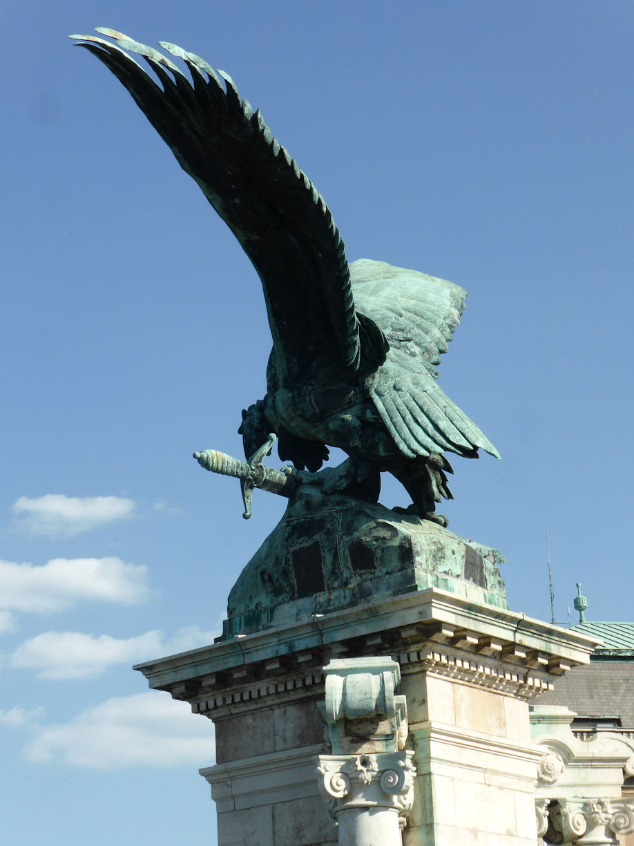 Budapest – Eagle with sword near fenicular
