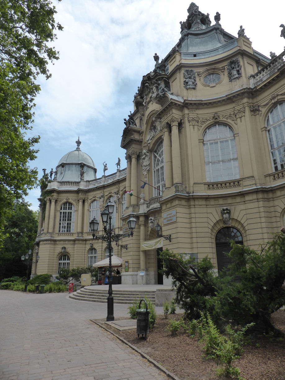 Budapest – Castle near Hero's Square
