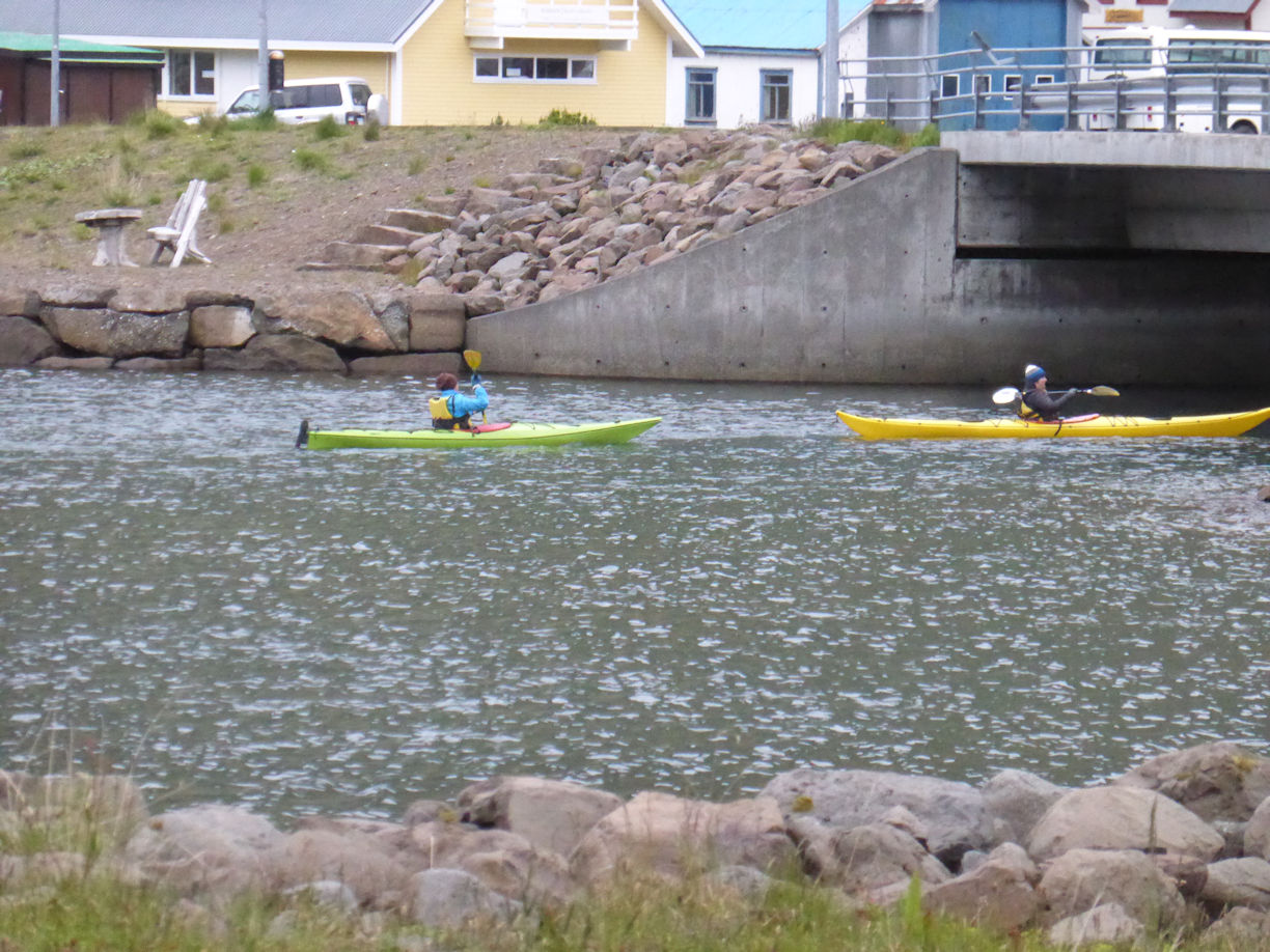 Iceland east – Seydisfjordur mad pepole in kayaks
