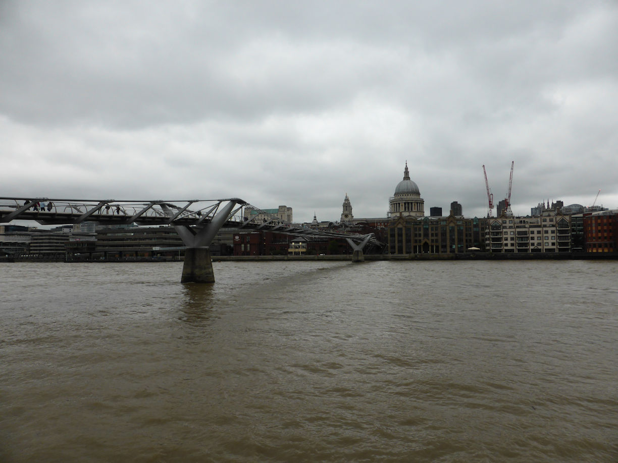 London millenium bridge
