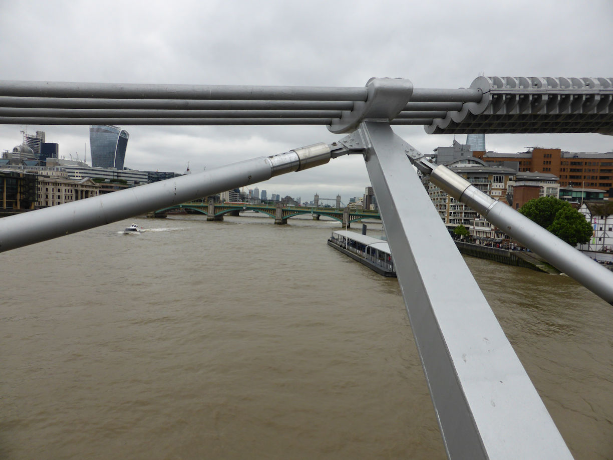 London millenium bridge to Tower Bridge
