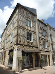 Poitiers – Half timbered building