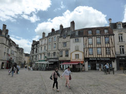 Poitiers – Cathedral square