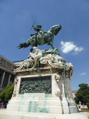 Budapest – equestrian statue