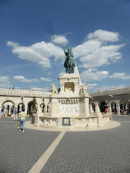 Budapest – Fisferman's Bastion + statue of St Stephen