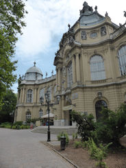 Budapest – Castle near Hero's Square