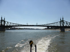 Budapest – Our not expensive boat trip n the Danube (cost zero as inluded in our Budapest Card)