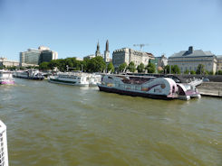 Budapest – Our not expensive boat trip n the Danube (cost zero as inluded in our Budapest Card)