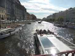 St Petersburg – crowded canal